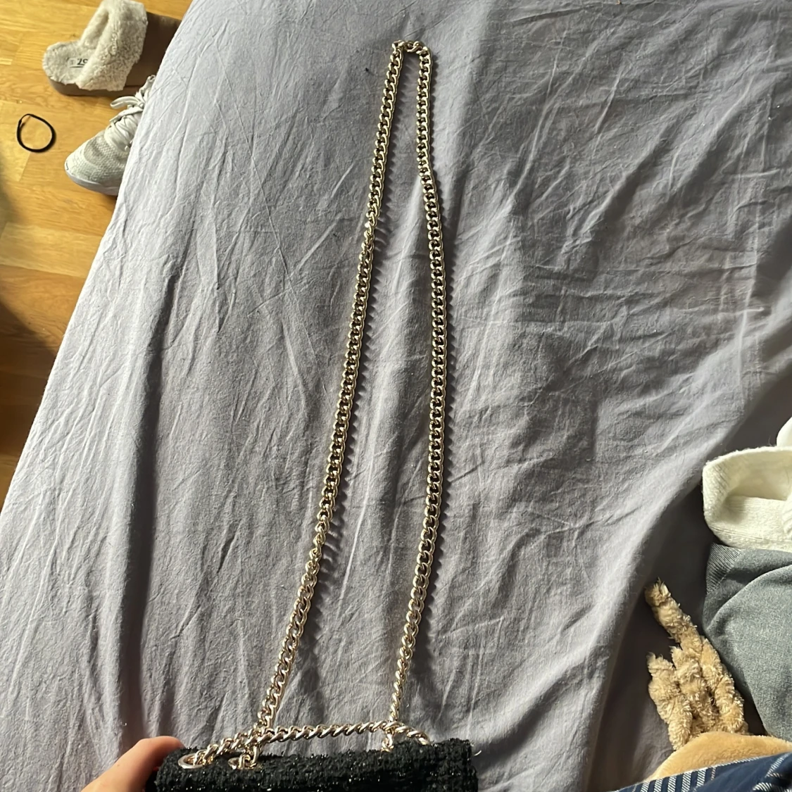 Svart handväska från Guess - 93