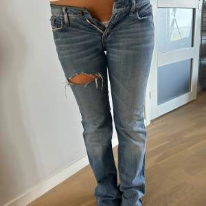 Raka/bootcut jeans från diesel, midjemått 38 innerbenslängd 80