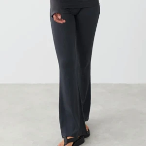 Yoga pants - Säljer mina ändast testade yoga pants i tall  ifrån Gina tricot, dom är i stl XSS men passar även mig som har XS-S i byxor!💕prislapp är kvar