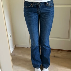 Lågmidjade levis jeans - Midwaist bootcut-jeans från Levis i storlek W30/L34. Bra skick. Hör av dig med frågor! <3