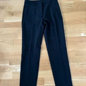 Kostymbyxa - Aldrig använda, prislapp kvar, köpa från STOCKH LM