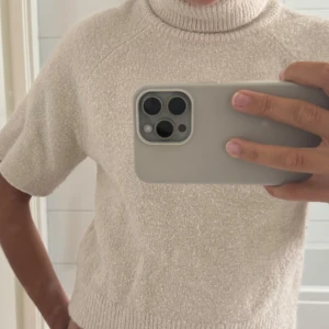 Stickad kortärmad tröja - Stickad kortärmad tröja 