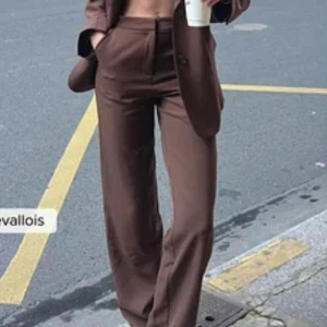 Bruna kostymbyxor  - Aldrig använda, storlek xs men passar mer som s.