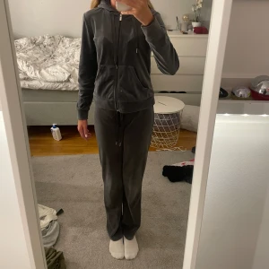 Gina tricot mjukis sett   - Ett mjukis sett från Gina i bra skick, använd ett fåtal gånger och det kan säljas separat också💕