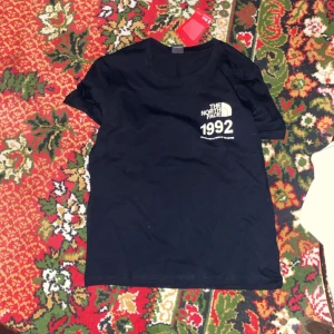 Helt ny The north face tröja i storlek S - Helt ny The north face tröja i storlek S  Finns i Kalmar men kan skickas vid överens kommelse   
