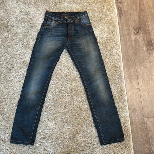 Nudie jeans - Tja! Säljer nu mina nudie jeans då dom är för små på mig dom är 10/10 skick aldrig använt dom.
