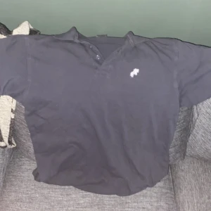 Grå piké  - Mörk grå piké ser lite sliten ut men den är i bra skick