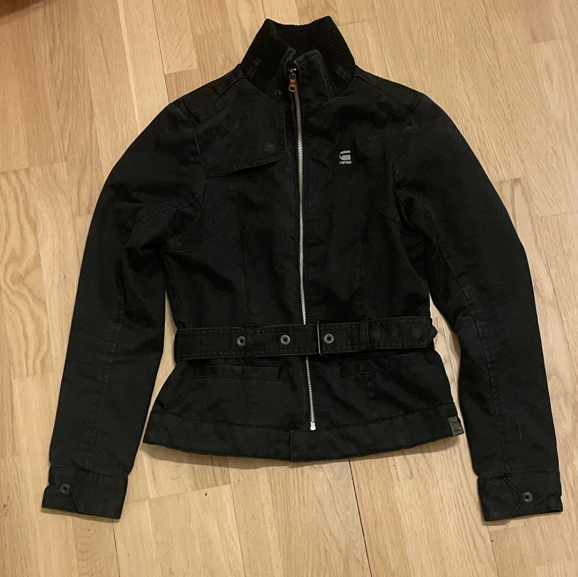 Snygg tight svart jacka - 91