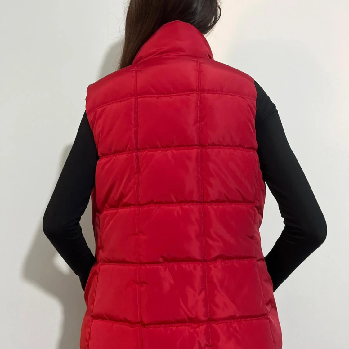 Röd dunväst från Tommy Hilfiger - 26