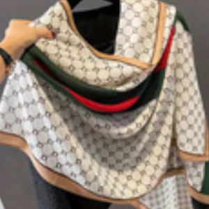 Scarf  - Snygg scarf i skönt material. Oanvänd. 80*180 cm