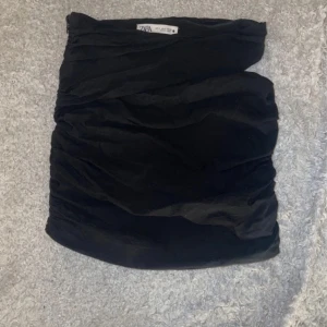 Kort svart kjol - Kort söt svart kjol 