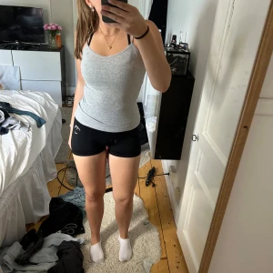 Peach shorts😍💋 - Storlek S, extra stöd för magen, v-formad fram👌🏻🌸 scrunch bak😍💖 köpta för 500+frakt men jag säljer för 300+frakt