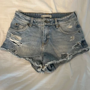 Jeansshorts - Jeansshorts i storlek 34💕Pris kan diskuteras!