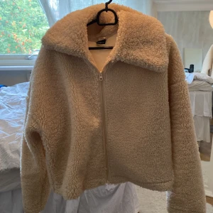 Teddyjacka - Fin jacka passar nu till hösten🧡