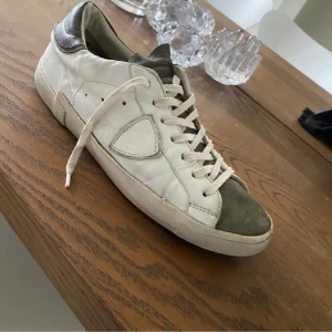 Philipe model skor - Helt okej skick men slitna, har mycket kvar att ge. Skriv för frågor o intresse 🍾