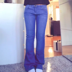 JEANS  - superbra skick 💕 lite stora på bilderna så passar S/M 