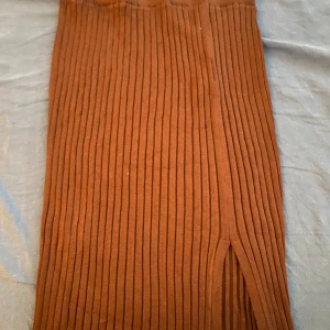 Kjol - Vart konstig bild i början men förgen är samma som på bild 2