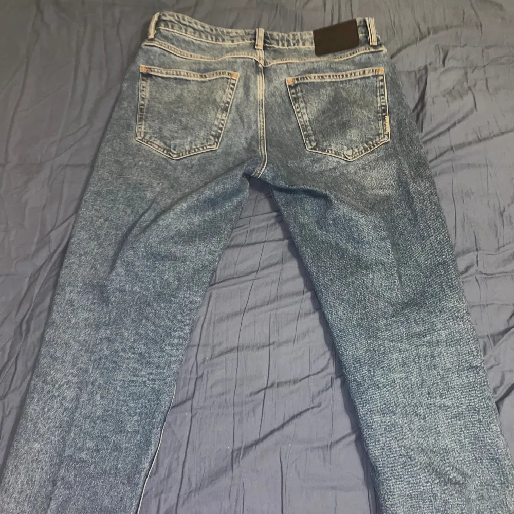 Säljer mina neuw stockholm jeans. Modellen är ray straight fit (straight fit med andra ord). Nypris ligger på runt 1400. Har du några funderingar är det bara att du hör av dig!. Jeans & Byxor.