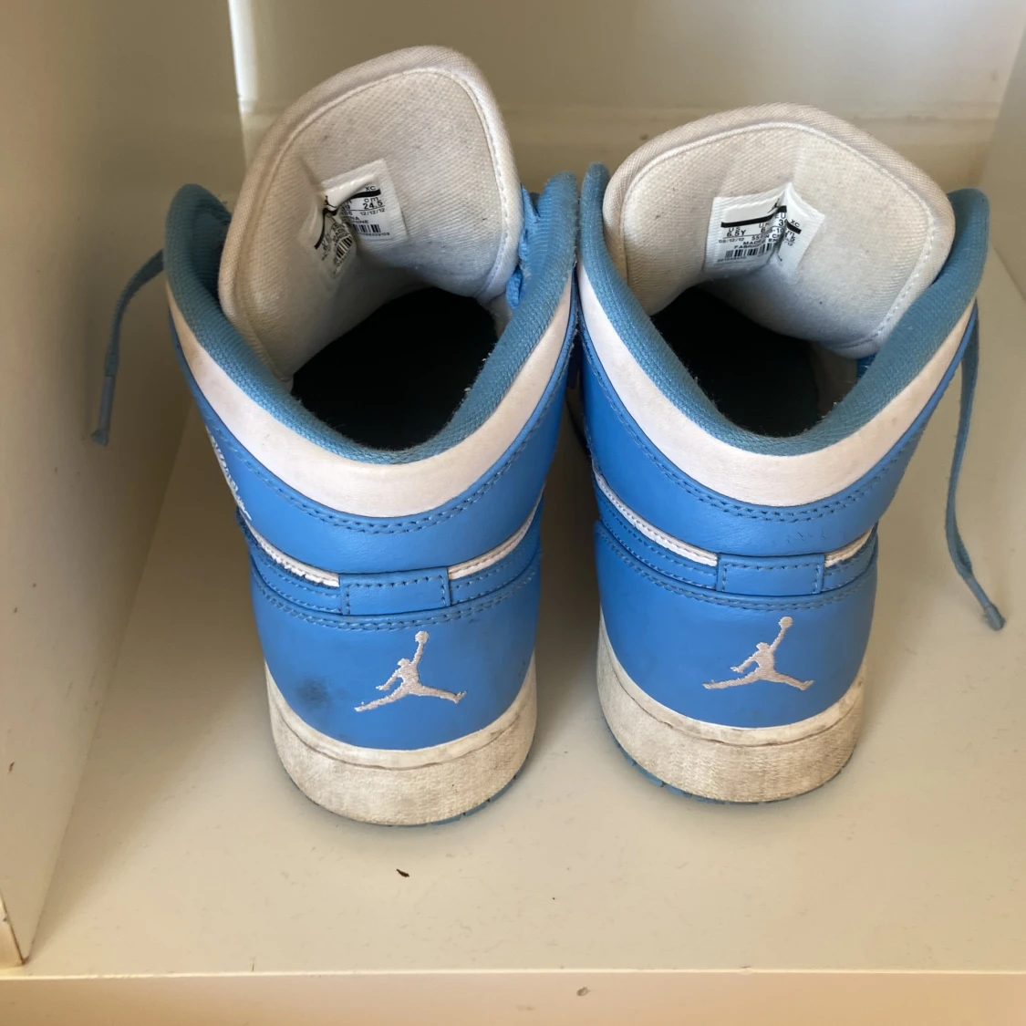 Jordan 1 unc blue i storlek 39! - 1