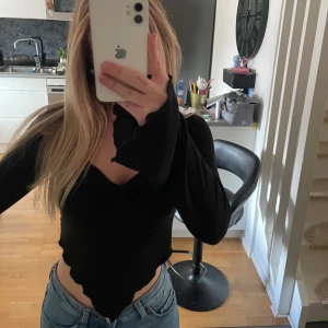 Tröja - Säljer denna superfina tröja från shien i storlek Xs, den är använd fåtal gånger. Perfekt för skolan, utekväll m.m💕💕