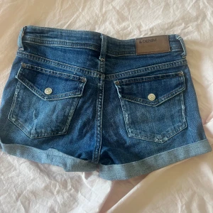 Shorts - Säljer dessa helt oanvända shorts. Aldrig använda av mig eller innan. Köpte på sellpy men aldrig använt för jag har jätte många jeans shorts.