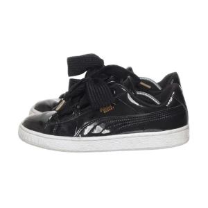 Sneakers  - I toppen skick i storlek 39, bara att skriva vid frågor!😊