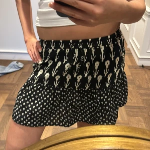 Söt kjol  - Säljer denna super söta kjolen!!!