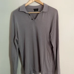 Massimo Dutti tröja - Nice tröja i fint skick Färg: Ljusgrå Storlek:M