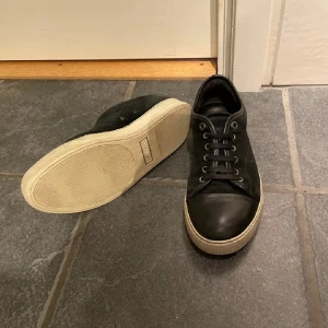 Lanvins  - Säljer nu dessa fräscha lanvins i storlek 43. Skick 9/10, Pris 1400 men kan diskuteras!