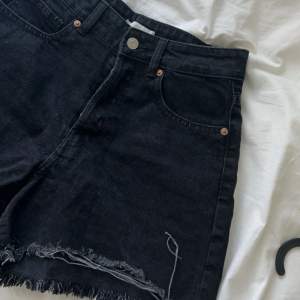 söta svarta jeans short❣️