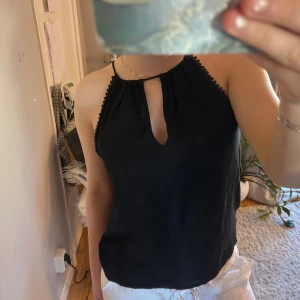 Blus - Svart blus från hm, knappt använt och har inga skador