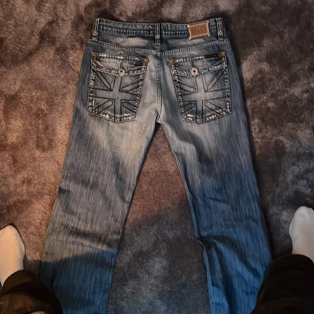 Riktigt sköna och unika D&G jeans i helt okej skick, massor av snygga detaljer. Riktigt najs passform.. Jeans & Byxor.