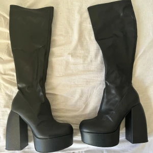Knee-High High Heel Black Boots - Heel: 14.7 cm (5.8 inches) Platform: 5 cm (2 inches)  Size: 42  Sole Length: 27.4 cm (10.8 inches)  Shaft Heigh: 41.6 cm (16.3 inches)   Leather black boots, they have only been worn once. Price is negotiable :) trying to sell these before I travel. 