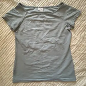 Ljusblå t-shirt från zoul. säljer pga att den inte används längre :)