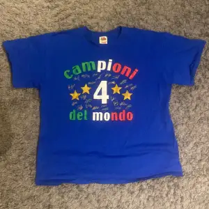 Vintage Italien VM T-shirt i storlek XL men passar som L, bra skick och kvalitet, skriv vid fler frågor!