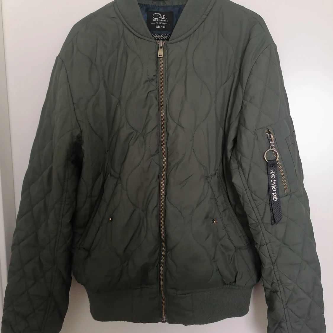 Snygg bomberjacka från Clockhouse