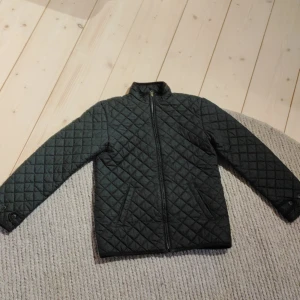 Ralph Lauren jacka - Svart Ralph Lauren jacka. Knappt använd och inga slitningar.