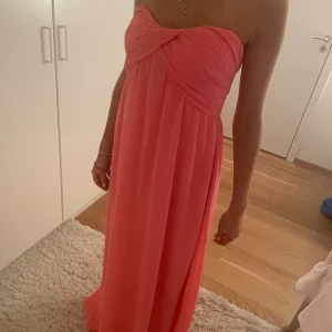Balklänning - Jättefin balklänning i strl S! Kontakta för mer information💕