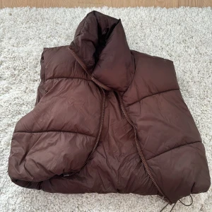 puffer vest  - andvänder inte längre 