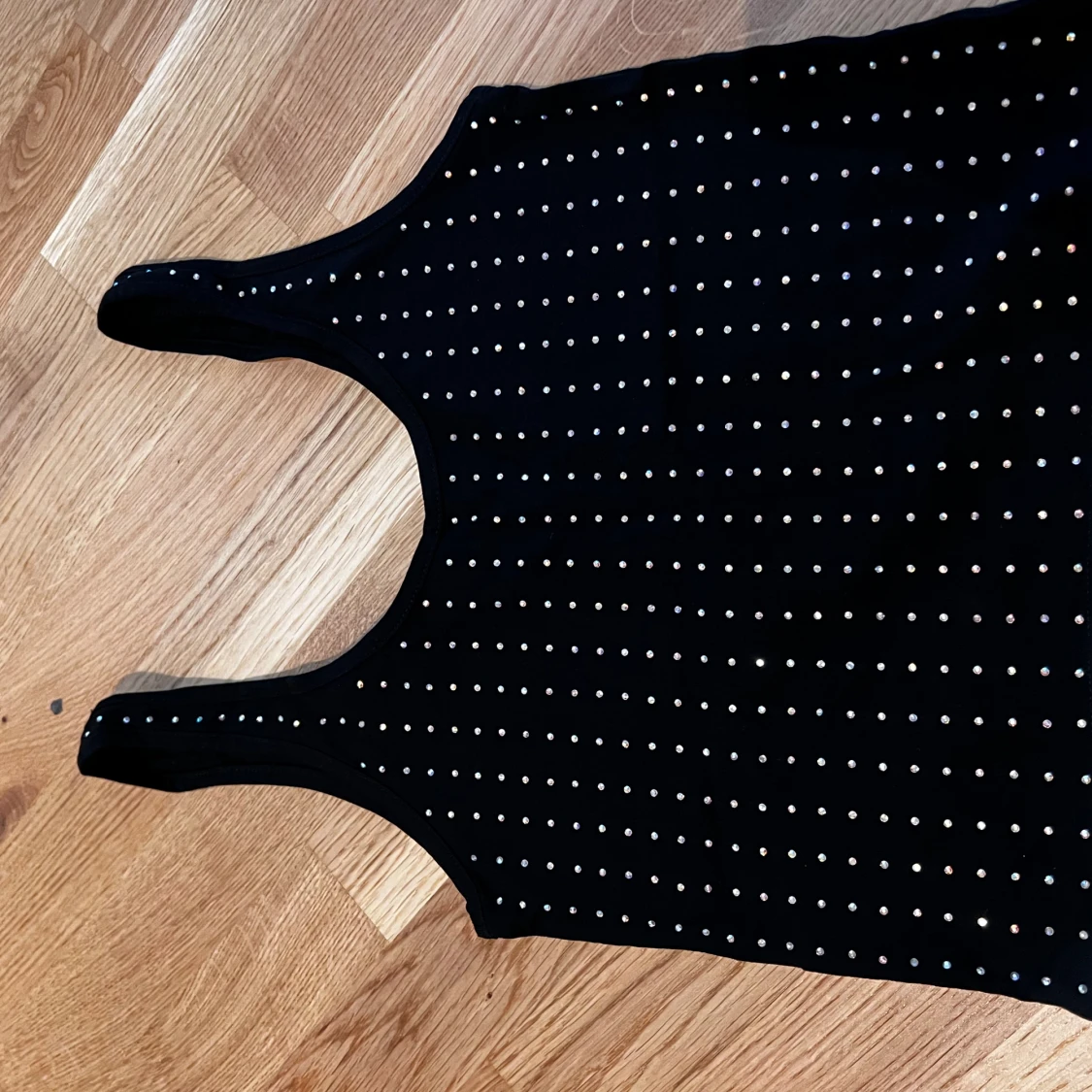 croptop med strasspärlor - 90