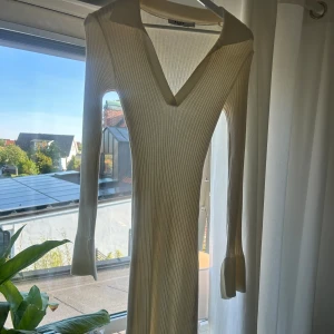 klänning nakd  - superfin lång klänning från nakd. Köparen står för frakten