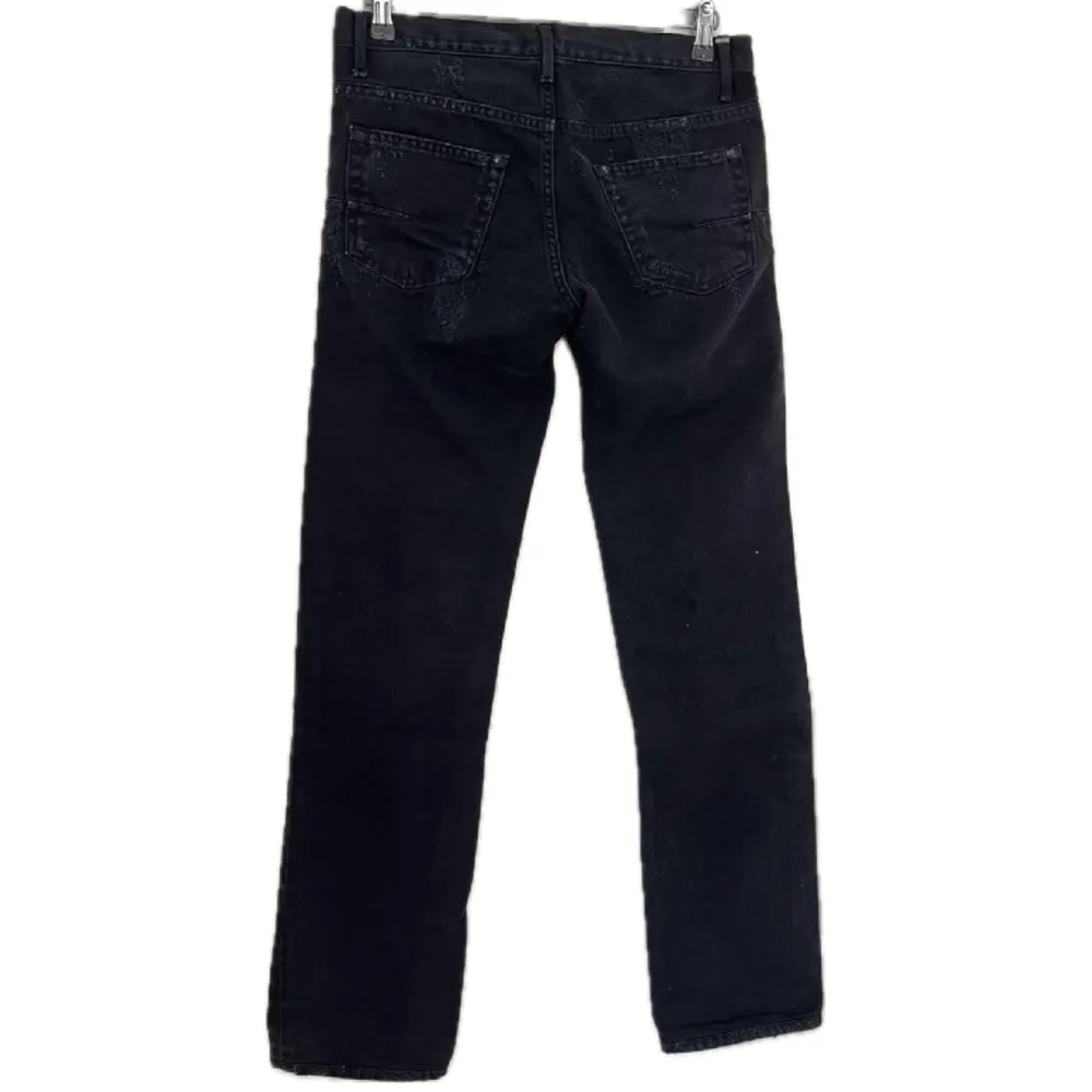 Vintage Dior Hedi Slimane jeans som har mega najs distressing. Tyvärr för små för mig :(  Waist: 40.5cm Inseam: 78cm . Jeans & Byxor.