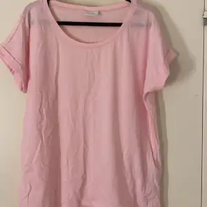 Rosa tshirt som använts 2-3 gånger