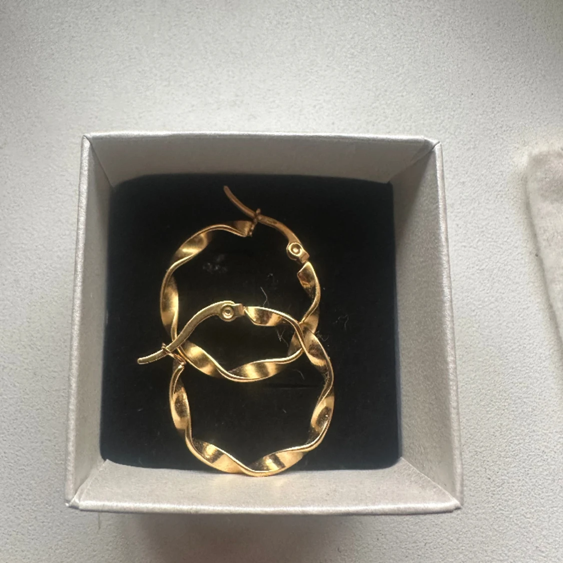 Guldiga örhängen - 91