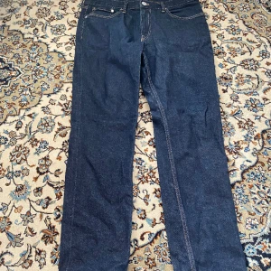 Mörkblåa jeans  - Finns i Malmö 