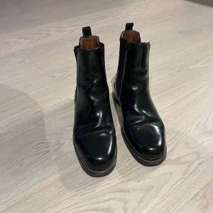 Svarta skinnstövletter - Svarta skinn stövletter. Jättefint skick!