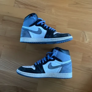 Jordan 1  - Jordan 1 highs. Storlek 44. Skick 5/10 därför det låga priset. 