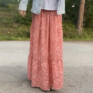 Zara långkjol  - Lägger upp på nytt då det var en oseriös köpare! Perfekt till sommaren och utan defekter. Säljer inte för lägre än 400 kr, det går bra att använda köp nu!!💞💞