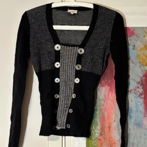 Stickad långärmad  - Stickad långärmad vintage tröja🌟