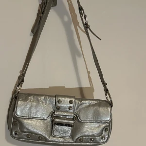 Guess väska  - Superfin vintage guess